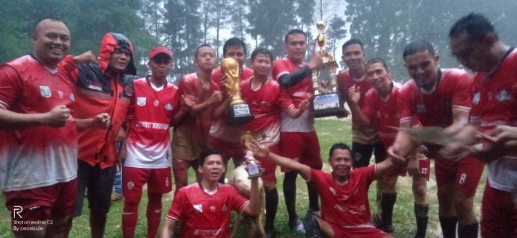 Pertandingan Sepak Bola Antar RT Piala Desa Cijayanti di Menangkan Oleh Adilung FC Dengan Skor 1-0
