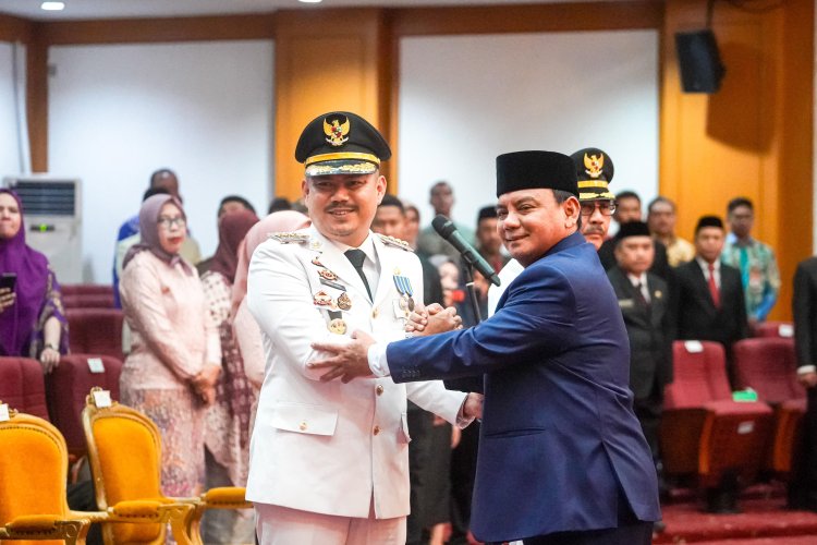Lantik Abdul Azis Sebagai Bupati Definitif Di Koltim, PJ Gubernur : Jadikan Amanah Ini Sebagai Ladang Pengabdian