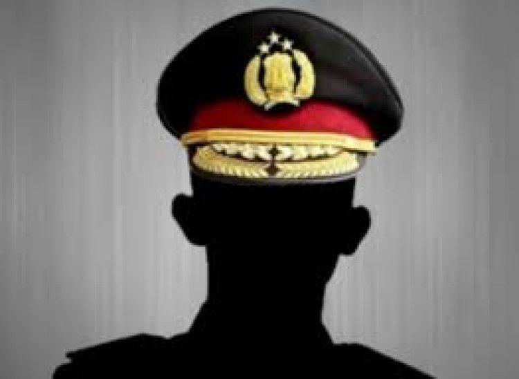 OKNUM POLISI BERSERAGAM LENGKAP MEMAKSA MENGAMBIL MOTOR YANG DIJAMINKAN TERKAIT PERKARA YANG SEDANG DITANGANINYA DI KANTOR PENGACARA LEO EFENDI & REKAN DI BOGOR