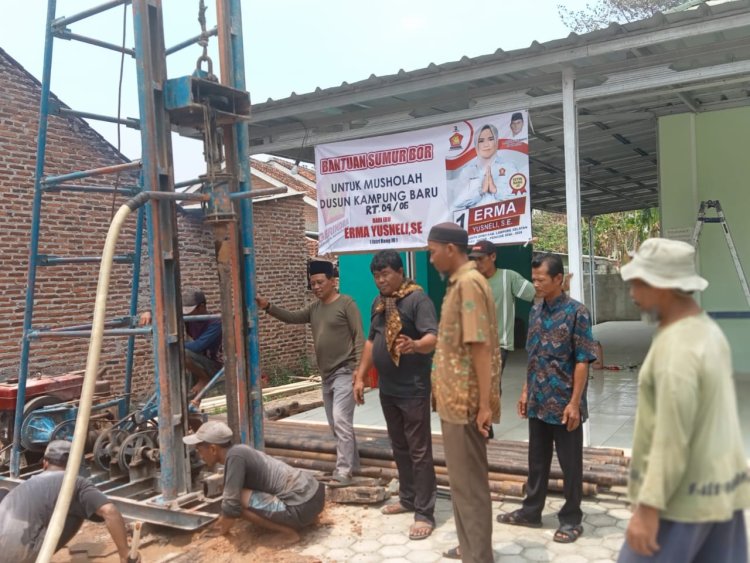 Erma Yusneli Kembali Serahkan Bantuan Sumur Bor Untuk Masyarakat Terdampak Kekeringan