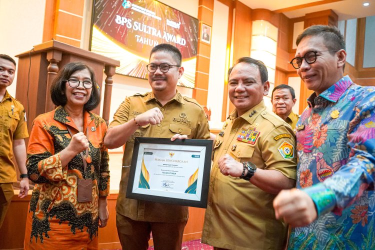 Sukseskan Sensus Pertanian Di Kolaka Timur, Bupati Terima Piagam Penghargaan Dari BPS