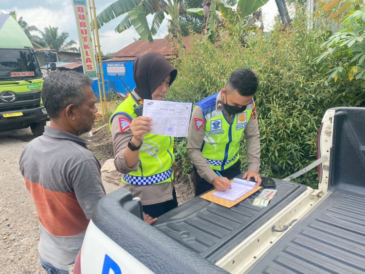 Kasat Lantas AKP Rita Tindak Angkutan Batu Bara Beroperasi Di Siang Hari