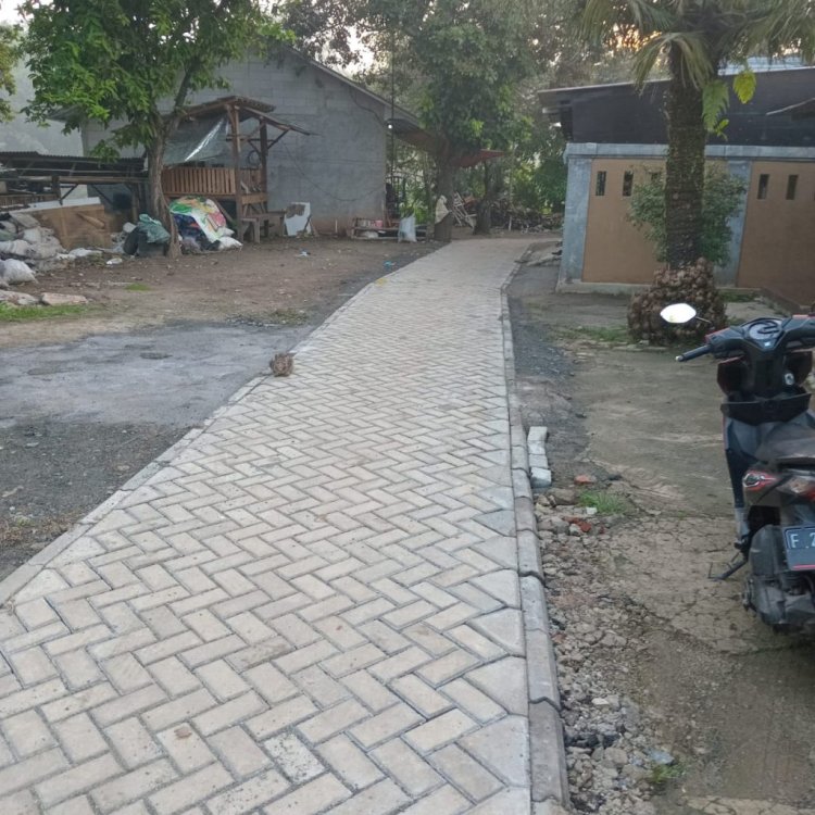 Rispanel Arya Bangun Jalan Pavingblok, Di Wilayah Babakan Binong, Warga Ucapkan Terimakasih