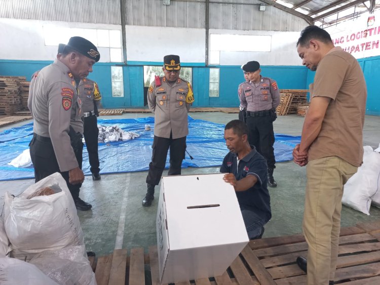 Pastikan Kesiapan dan Keamanan Logistik Pemilu 2024, Kapolres Cek Gudang Logistik KPU Kabupaten Way Kanan