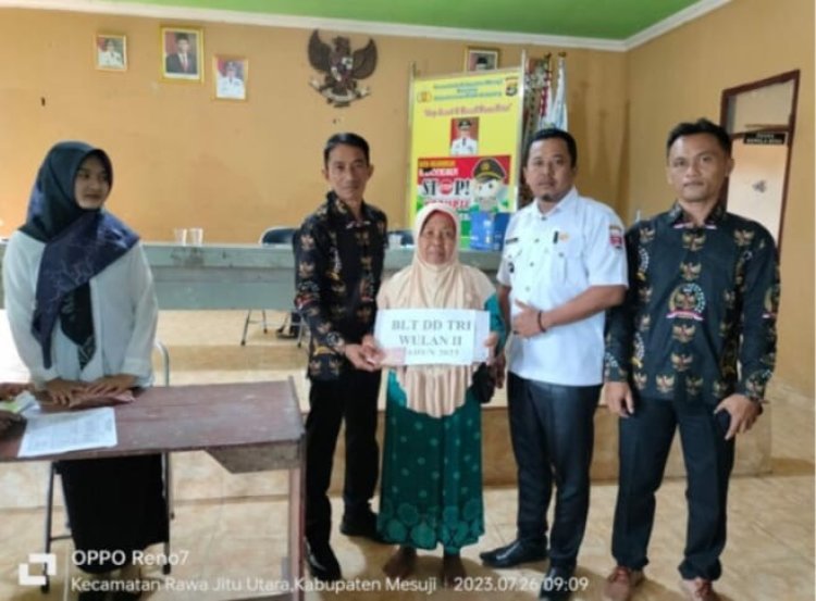 Pemerintah Desa Sidang Kurnia Agung Salurkan Bantuan Langsung Tunai blt Dana Desa dd