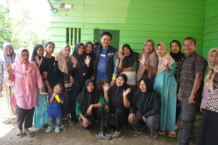 Usai Penanaman Cabai Di Desa Nelombu, Bupati Koltim Sapa Masyarakat Desa Lambotua Mowewe