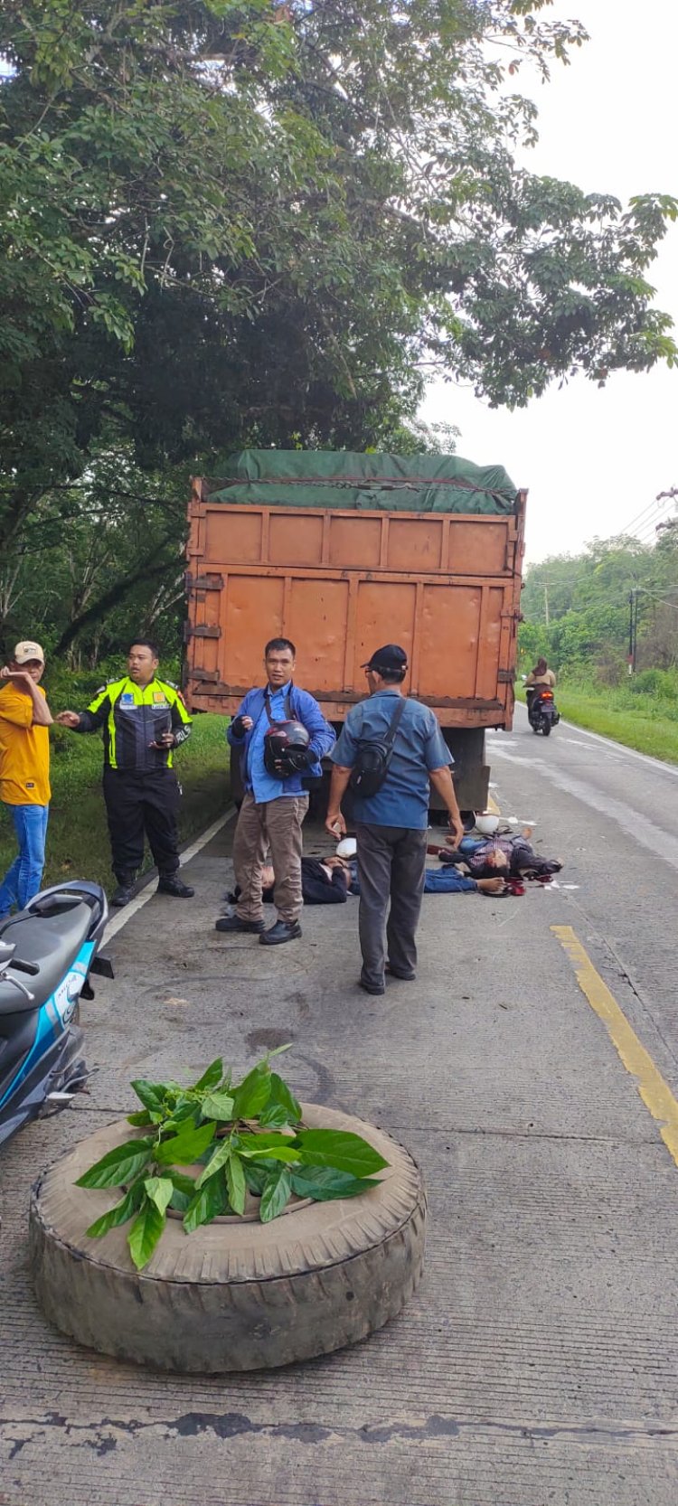 Diduga Pelaku, Dua Orang Pengendara Sepeda Motor Terlibat Laka Lantas, Ada Senjata Api