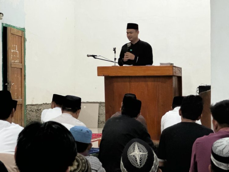 Awali Safari Ramadhan Di Ueesi, Bupati Koltim Berikan Bantuan Pembangun Rumah Ibadah Disejumlah Desa