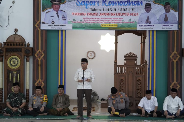 Dihadiri Tim Pemprov, PJ Bupati Mesuji Sulpakar Pimpin Safari Ramadhan di Kabupaten Mesuji dan Bagikan 90 ton Beras