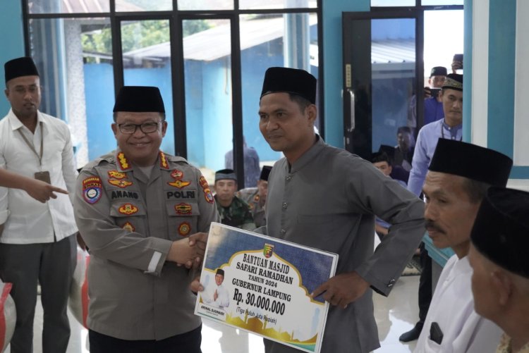 Dihadiri Tim Pemprov, PJ Bupati Mesuji Sulpakar Pimpin Safari Ramadhan di Kabupaten Mesuji dan Bagikan 90 ton Beras