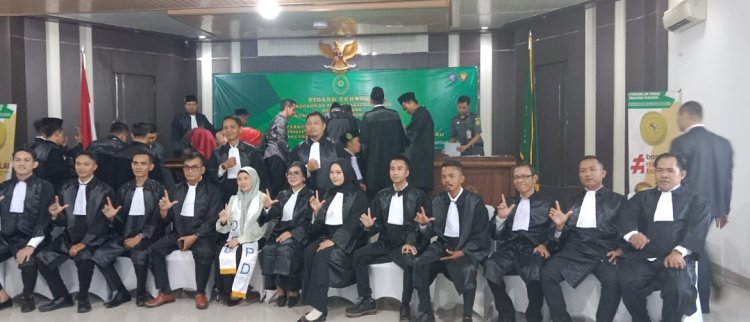 Apri Susanto SH Resmi di Lantik Selaku Advokat