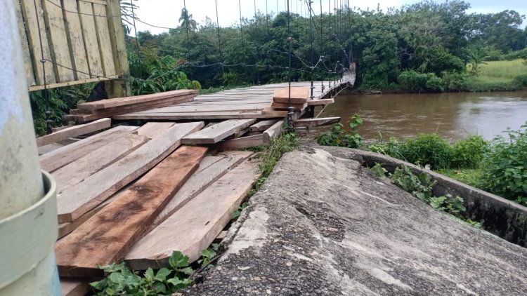 Rehabilitasi Jembatan Gantung Didesa Campang Tiga Diduga Proyek Siluman
