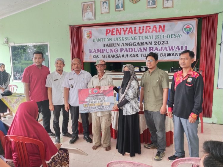Kampung Paduan Rajawali Menyalurkan Batuan Langsung Tunai BLT DD Tahap Pertama 23 KPM Berjalan Dengan Lancar