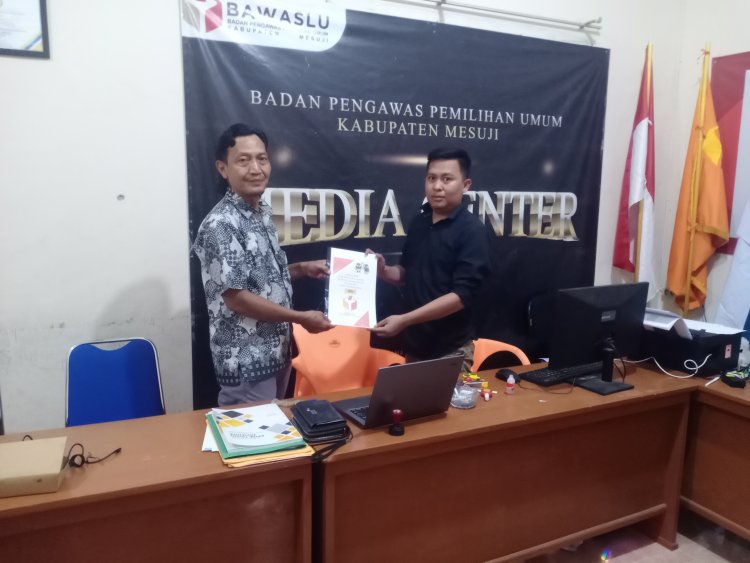 Laksanakan Tugas Dengan Baik,Heri Purwanto SE Serahkan laporan Kinerja Penanganan pelanggaran PanwasluCam Panca Jaya di   Bawaslu Mesuji