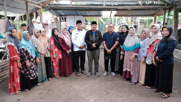 Bupati Tanjabbar Buka Turnamen Gasing di Seberang Kota