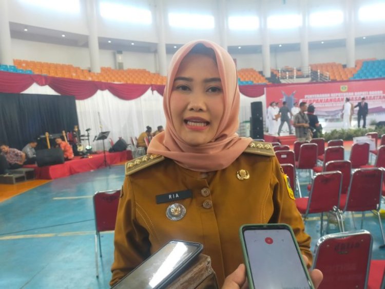 Camat Ria Marlisa, mengucapkan selamat kepada para kepala desa yang hari ini memperoleh masa jabatan, semoga semakin amanah dalam tugasnya