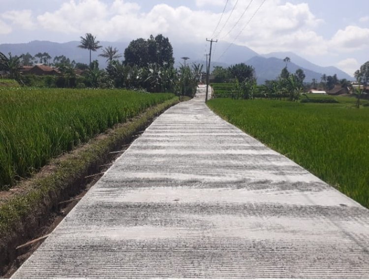 Desa Samarang Membangun Jalan Usaha Tani Dengan Rambat Beton Di Kampung Bongkor