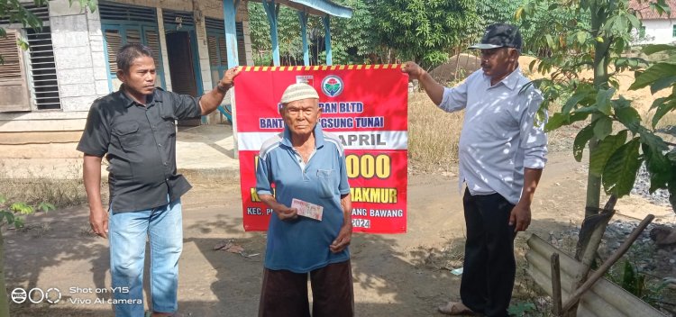 Kepala Kampung sukamakmur Menyalurkan BLT DD Tahap 1 Bulan April Mei dan Juni Tahun 2024