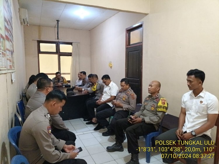 Kapolsek Tungkal Ulu AKP Ivan Ripai gelar rapat penekanan netralitas terhadap seluruh anggota Polsek Tungkal Ulu di masa Pilkada.