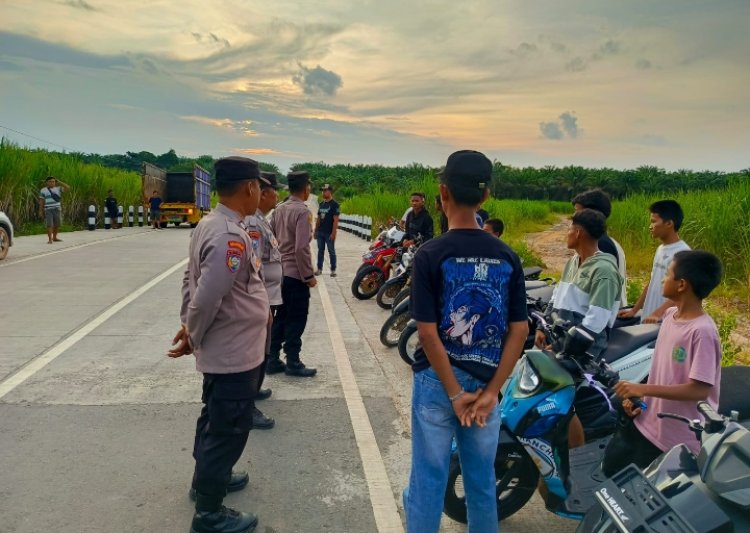 Jelang Buka Puasa Ramadhan,Polsek Negeri Batin Bubarkan Balap Liar di Jalan Poros Purwa Agung