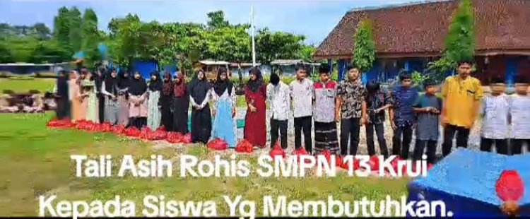 Ramadhan Penuh Berkah, SMPN 13 Krui Gelar Pembagian Tali Asih Kepada siswa-siswi