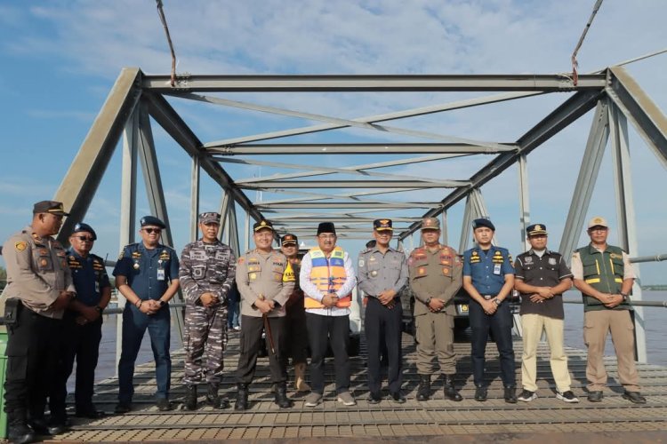 Bupati Tanjab Barat Lepas Keberangkatan Kapal Sarotama P. 112 Untuk Mudik Balik Gratis