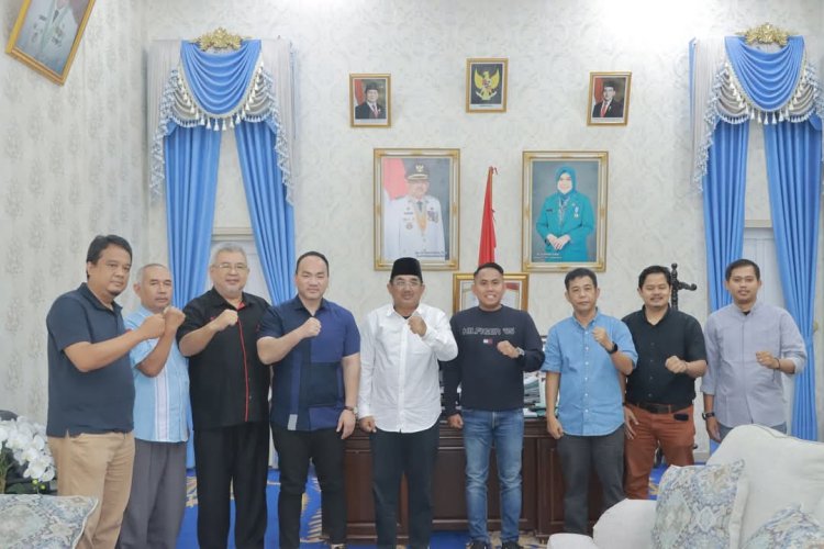 Bupati Tanjab Barat Gaet Investor, Siap Ubah Sampah dan Sinar Matahari Jadi Energi Hijau