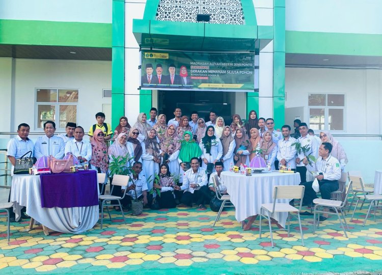 Sukseskan Program Penanaman Sejuta Pohon MAN Binamu Jeneponto Ikut Partisipasi Tanam Bibit