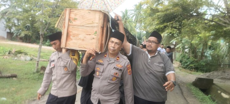 Kapolsek Meurah Mulia Antar Jenazah Warga, Wujud Kepedulian dan Kedekatan dengan Masyarakat