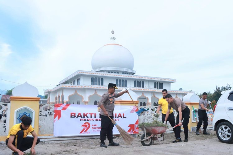 Sambut Hari Bhayangkara Ke-79 Polres Bener Meriah Bersama Brimob Kompi 3 Batalyon B, Gelar Bakti Sosial Di Masjid