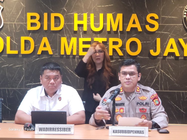 Polisi Tangkap 2 WNA Malaysia Bobol BCA Lewat Blasting SMS Raup Rp100 Juta