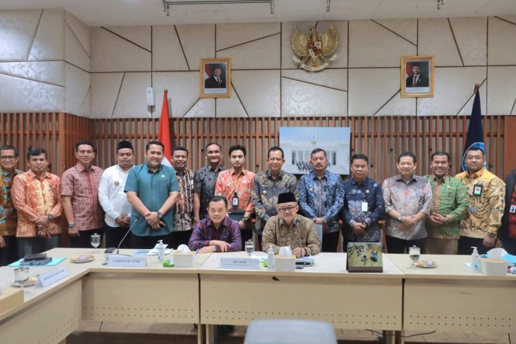 Wabup Katamso Kawal Langsung Aspirasi Pendidikan Tanjab Barat ke Kementerian, Harap Peningkatan Fasilitas Sekolah