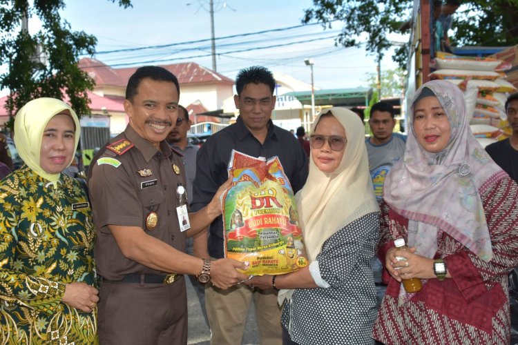 Kejari Bersama Pemko Langsa Gelar Pasar Murah dan Bazar UMKM Peringati HUT Kejaksaan RI Ke 80 dan Ikatan Adhyaksa Dharmakarini Ke 25 