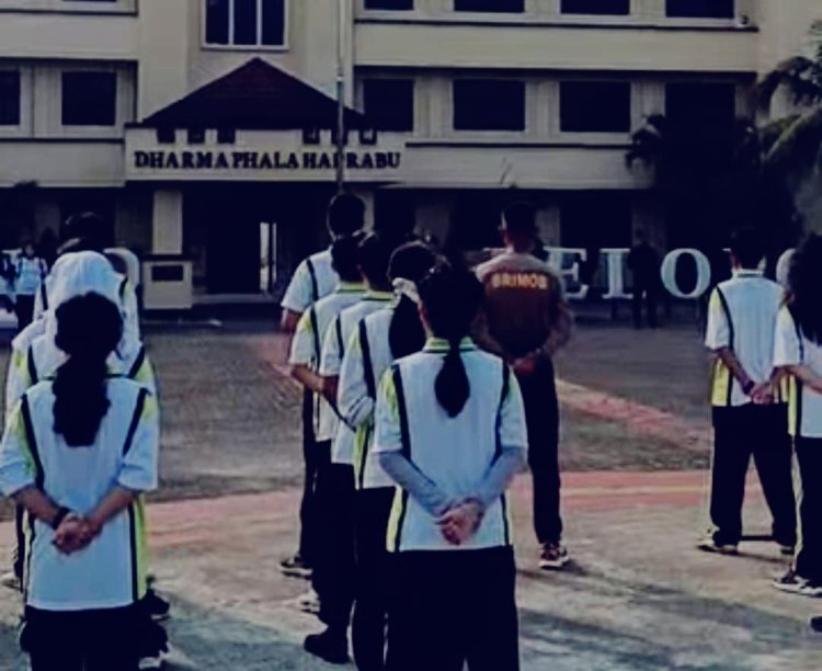 Batalyon D Sat Brimob Polda Metro Berikan Pelatihan LDKS Pada Siswa SMP Spring Garden Cikarang
