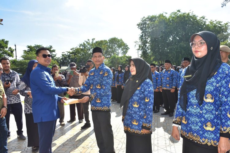 Walikota Langsa Jeffry Sentana Serahkan 1.168 SK PPPK