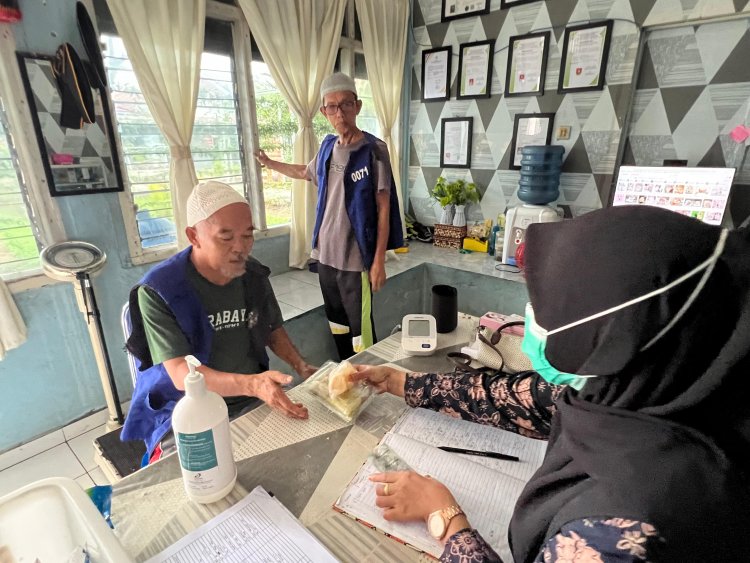 Rutan Baturaja melaksanakan Kegiatan Pemantauan Kesehatan dan Pemberian Makanan Tambahan pada WBP Lansia dan WBP dengan Penyakit Kronis.