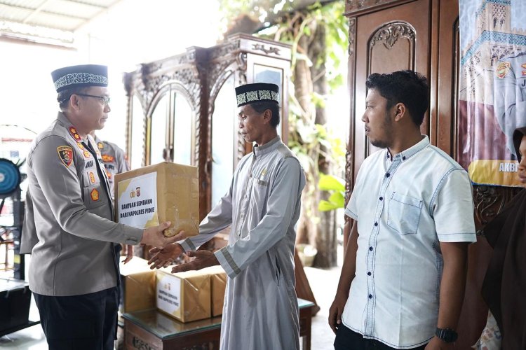 Kapolres Pidie Salurkan Bantuan Sembako untuk Warga Kurang Mampu