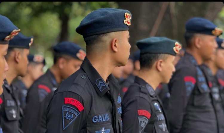 Batalyon D Pelopor Satbrimob Polda Metro Jaya Amankan Aksi Damai Bela Palestina di Monas