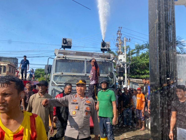 Kebakaran Gudang Es Krim Aice di Lhokseumawe, Polres Kerahkan Personel Bantu Padamkan Api