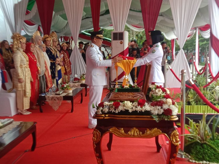 Pengibaran Sangsaka Merah Putih Di OKU Berlangsung Tertib dan Khidmat